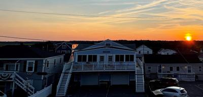 Oceanfront Penthouse with Family & Friends