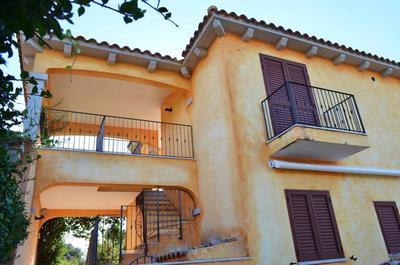 ISS Travel, Ponderosa Terrace - centrally located 2-bedroom apartment with aircondition