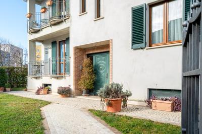 GuestHost - Casa del Giardino Apt with Shared Patio