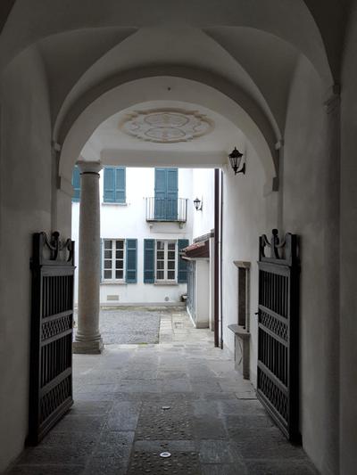 Villa Maghetti - modernized flat in historic palazzo in the center of Luino