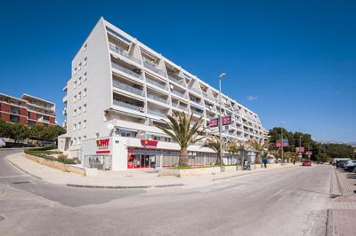 Luxury and modern apartment on the main beach