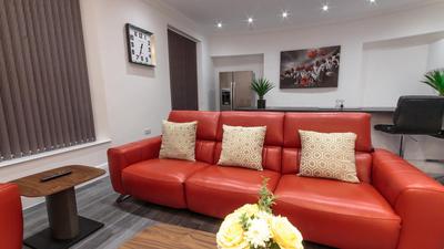 Luxury 1 bedroom top floor apartment