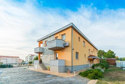 Apartments Maestral 70m from the beach - by TA Leut Agency