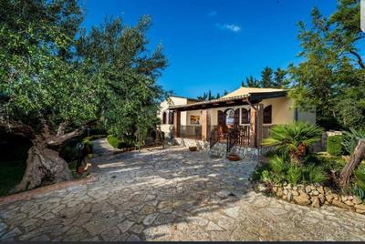 SC035 VILLA SUN con piscina privata immersa nel verde