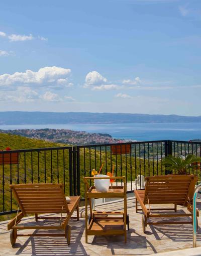 Hill Apartment with Private Pool