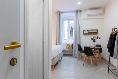 Quiet studio in the heart of the City