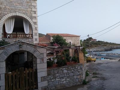 Almyra apt in Mani