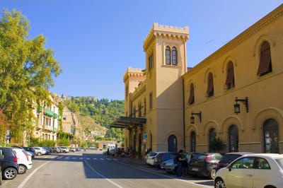 Charming apartment with a large terrace just a few minutes' walk from the beach and the downtawn at 15 minutes from Taormina