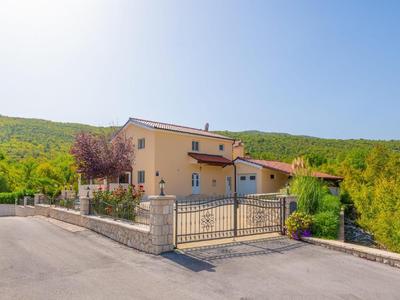 Villa Secret Beauty with Heated Saltwater Pool