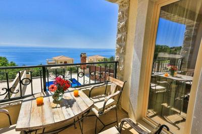 Sunny Villa Aqua