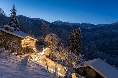 B&B IDUEVAGAMONDI immerso nel bosco tra le MONTAGNE con area benessere come EXTRA