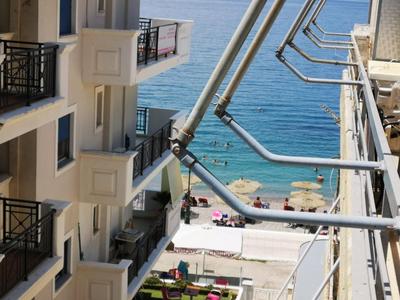 COMFORTABLE BEACHFRONT APARTMENT
