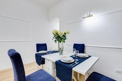 Trevi Fountain Modern Apartment