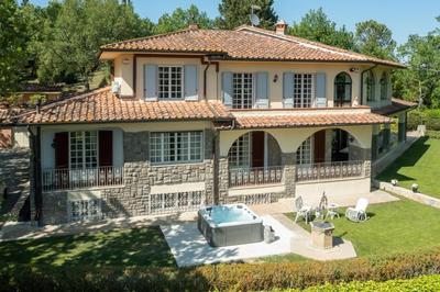 Chiara Luxury Country Home