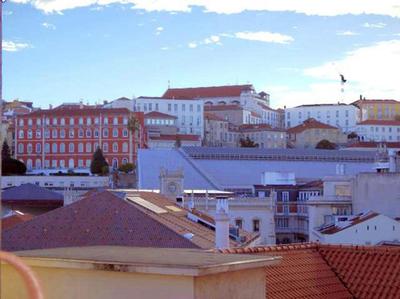 Lisbon Apartment, Historic Charm & Cosy Living in Old Santana Hill