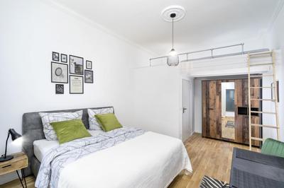 The Koburger II - Stylish studio with extra high bed for kids, 45m2 space, Ideal for families with kids or couples