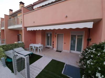 Nuova casa al lago con piscina