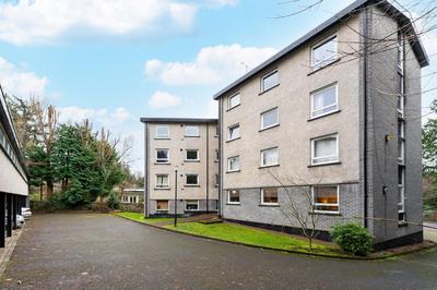 Ground-fl Two Bedroom Apartment in Bridge of Allan