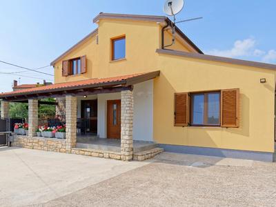 Apartment Larissa by Rent Istria