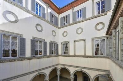 Maggio Palace by VacaVilla