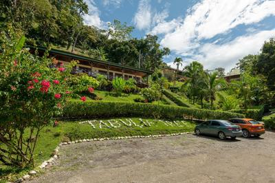 Tabulia Tree Hotel and Villas