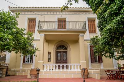 Cornelia’s Garden Historic home at Chania Center