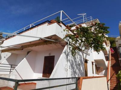 Unobstructed Marvelous front row Sea View condo