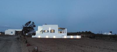 Red Beach Harmony suites Modestos