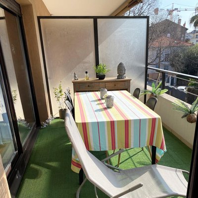 T2 proche de la gare, à 10 minutes à pieds de la Croisette, piscine & parking dans résidence de haut standing