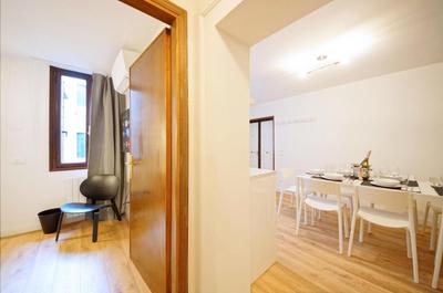 Calle dei Fabbri Apartment Marble