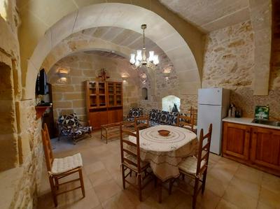 Charming house of character with pool and jacuzzi