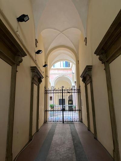 Accanto alla piazza