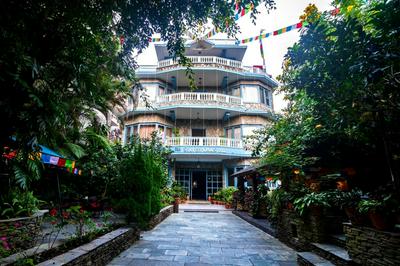 Hotel Silver Oaks Inn