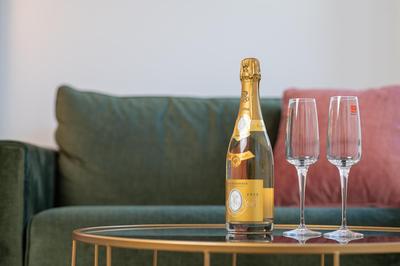 Kantoni Luxury Suites
