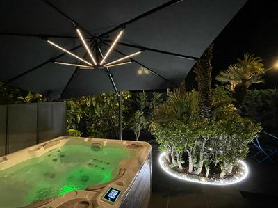 Luxury Garden Jacuzzi Promenade