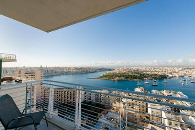 THE ULTIMATE LUXURY, SLIEMA with POOL by Buena Vista