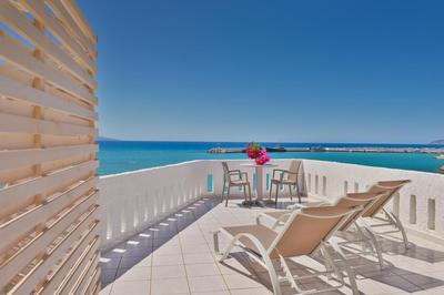 Stochos studios next to the sea!