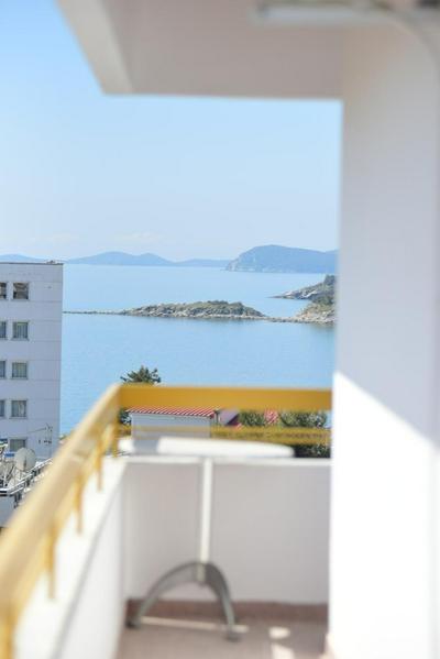 Urban Kalamitsa Beach Apartment