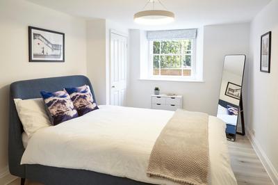 Stylish, spacious flat with private parking