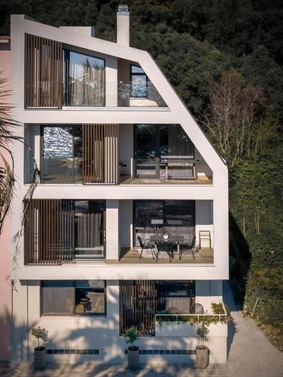 Point Ephemere Beachfront Apartments