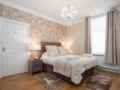Sunderland Self Catering 2 - Violet Cottage Free Parking