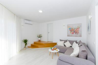 Guest house LUCIJA with swimming pool