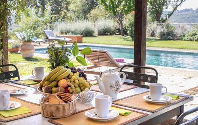 Casa del Piano Valle dei Calanchi in front of Civita Di Bagnoregio