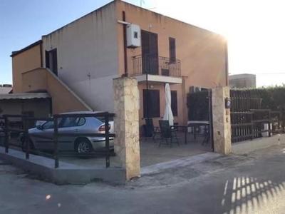 Sebastiano. Appartamento a 1,2 km dallo Stagnone
