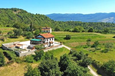 Apartment Mirella for 6 Persons located in central Istria