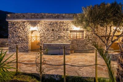 Lotzetta Suites by Estia