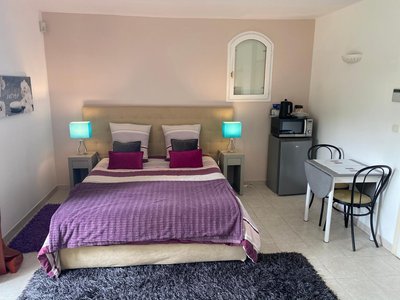 Spacious Independent Room in Villa with Private Parking