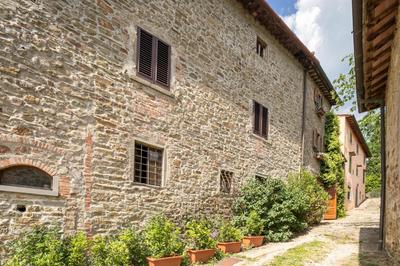 Stone built farmhouse Antica Torre by VacaVilla