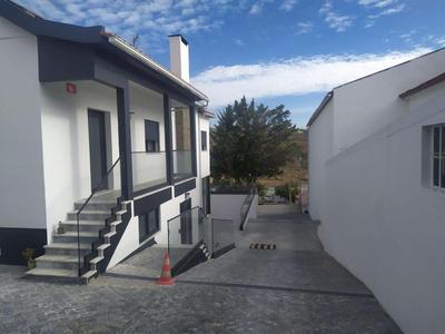 Hall 92 Quartos com WC em moradia com piscina A-das-Lebres Loures, 사진 2