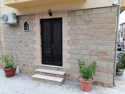 STONE HOUSE e Casa Vacanze Zia Rosina